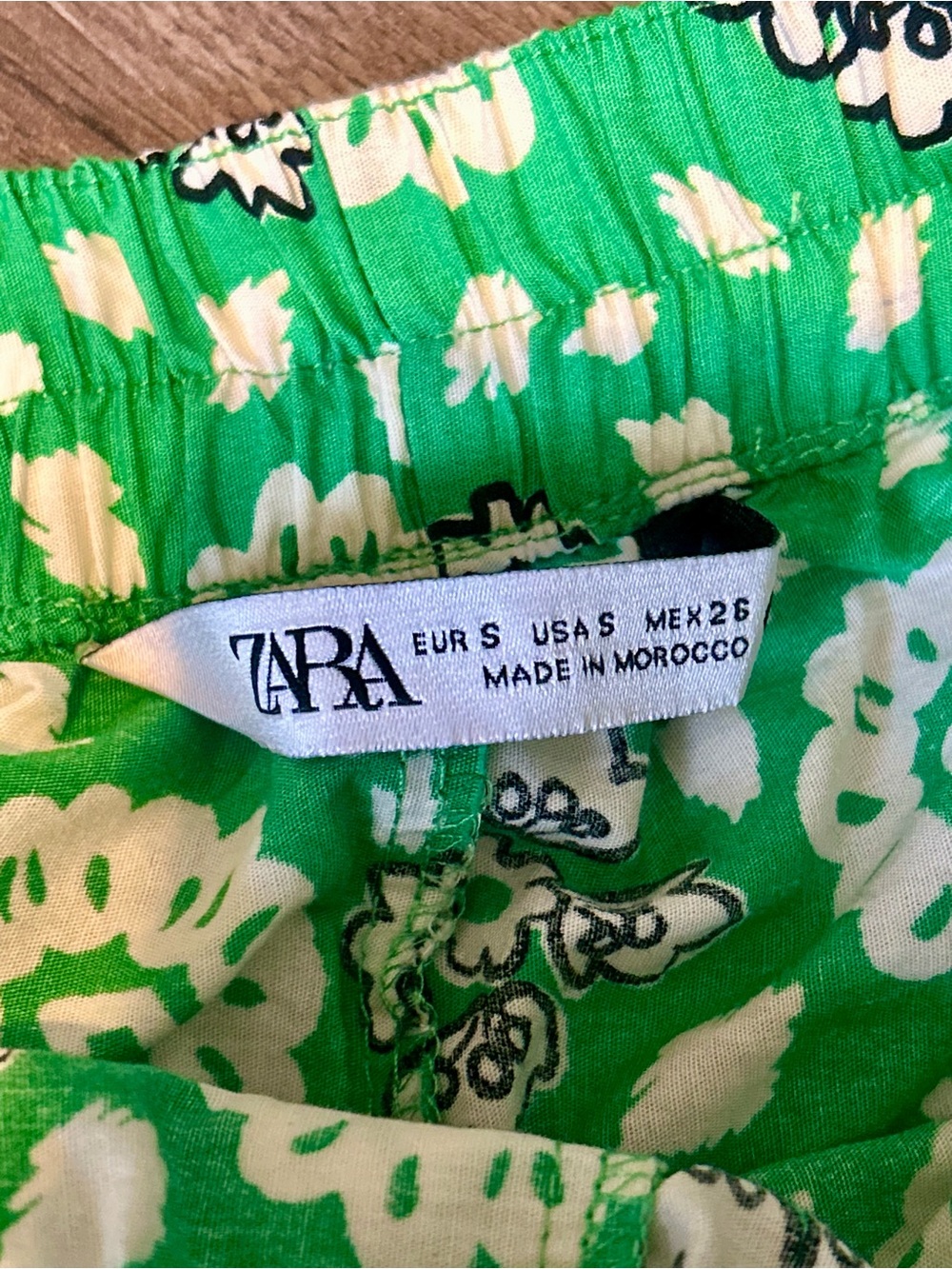 Zara Shorts Womens size Small Green Bandana Floral High Waisted Pull On - Picture 6 of 8